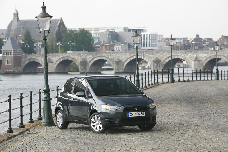 [Foto+Colt+3+portas.jpg]