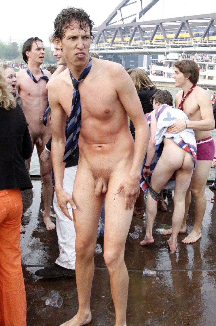 Slideshow dutch naked men.