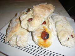 Imaginem as 11h da noite estar a comer pão com chouriço e salsichas acabados de sair do forno.