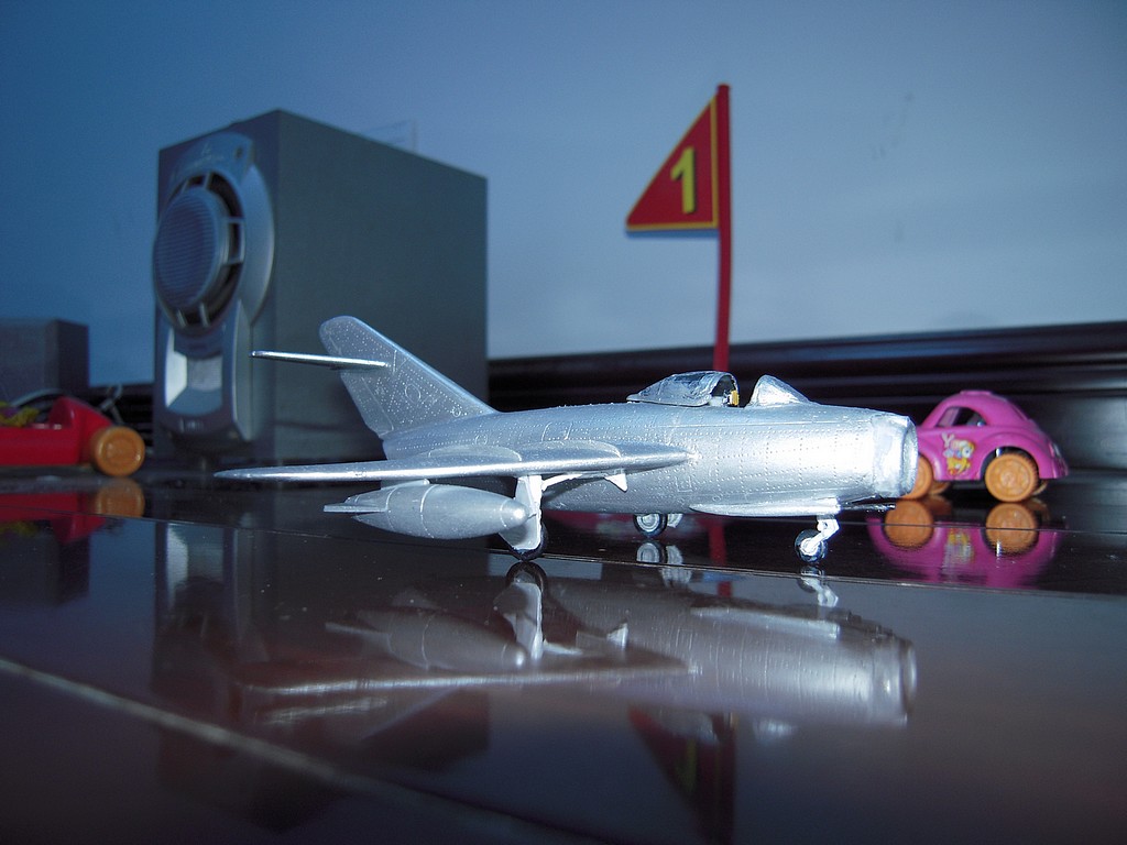 [mig15-4.JPG]