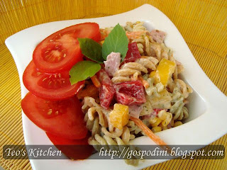 Salata de paste cu sos tzatziki