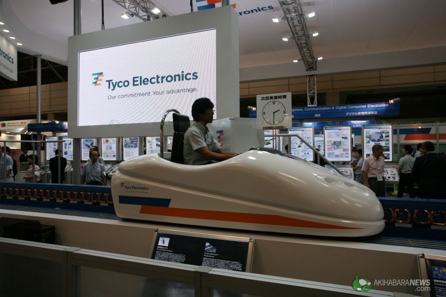[Tyco-MagLev-Train-CEATEC-2.jpg]