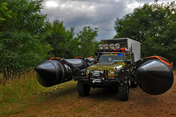 [Jeep-Floats-Paris-New-York-3.jpg]