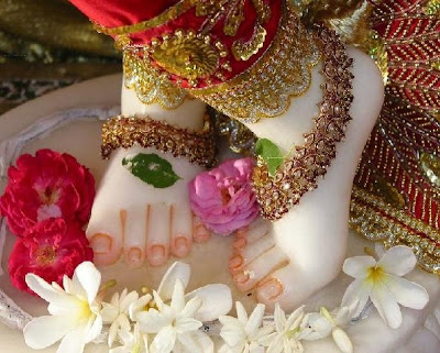 Sri Krishna Govinda Hare Murare Sri Krishna Govinda Hare Murare