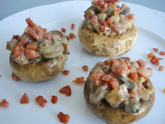  Champiñones Rellenos de Jamón y Queso Azul 