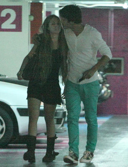 EL INTERNADO BLOG: YON GONZALEZ DE COMPRAS CON SU CHICA