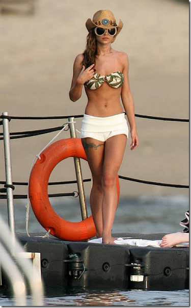 [Cheryl+Tweedy+bikini+Picture[3]]