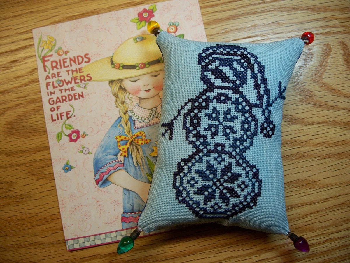 [Ornament+Swap+from+Lisa+V.JPG]