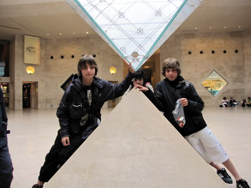 [Louvre+Pirâmide+invertida.JPG]