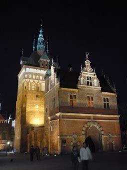 [museo+ambar+noche.jpg]