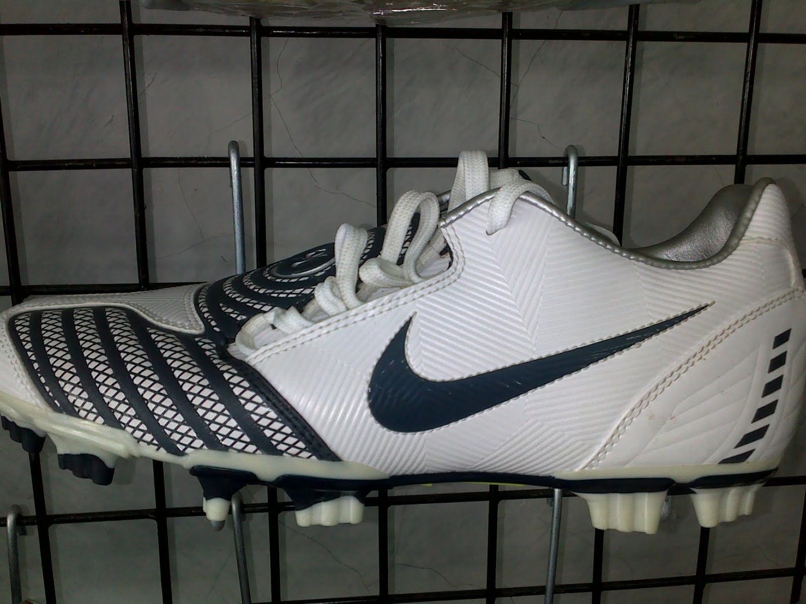 One Stop Sport Costume Home: SEPATU BOLA NIKE SALE (UKURAN BESAR JUGA ADA)