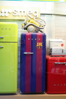 Existem muitos tipos de frigoríficos disponíveis: Frigo-Bar, Frigoríficos na vertical, frigoríficos simples de uma porta, Frigoríficos de duas portas, Combinados, Arcas Congeladoras, Frigoríficos Portáteis, etc