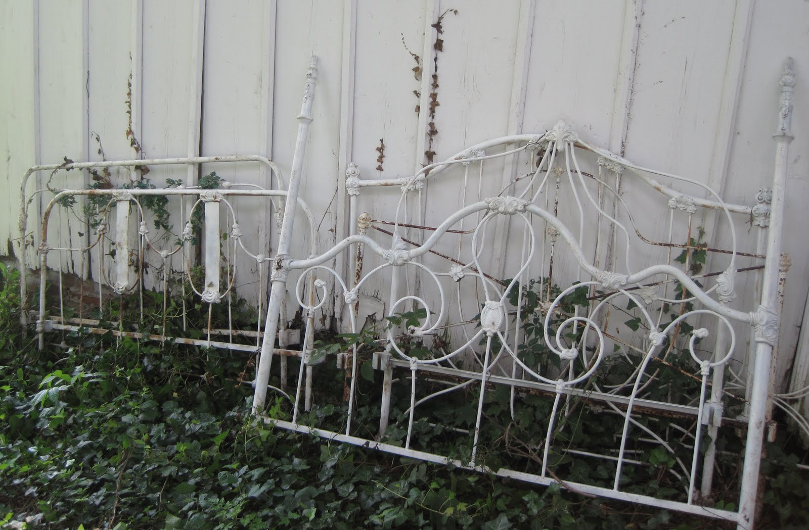 Ella Mae's Antique Iron Beds