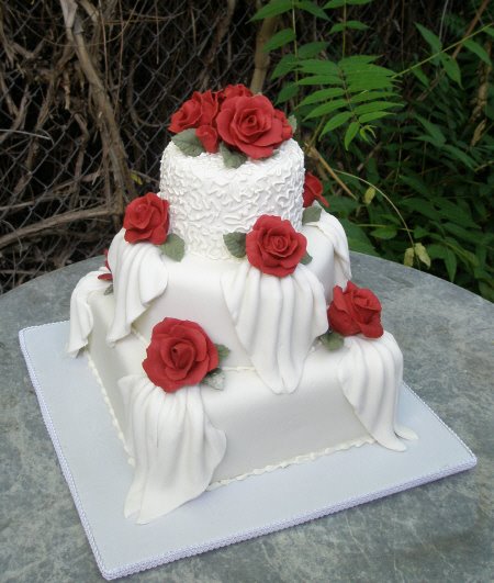 Red Sugar Rose Wedding Cake