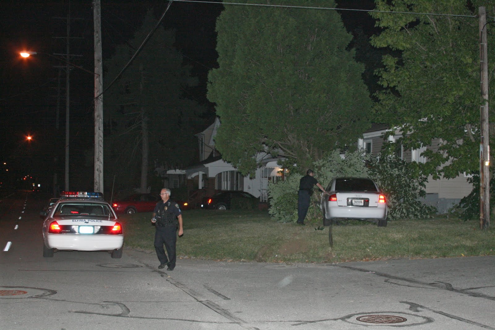 ELYRIA TEEN FLEES AFTER CRASH