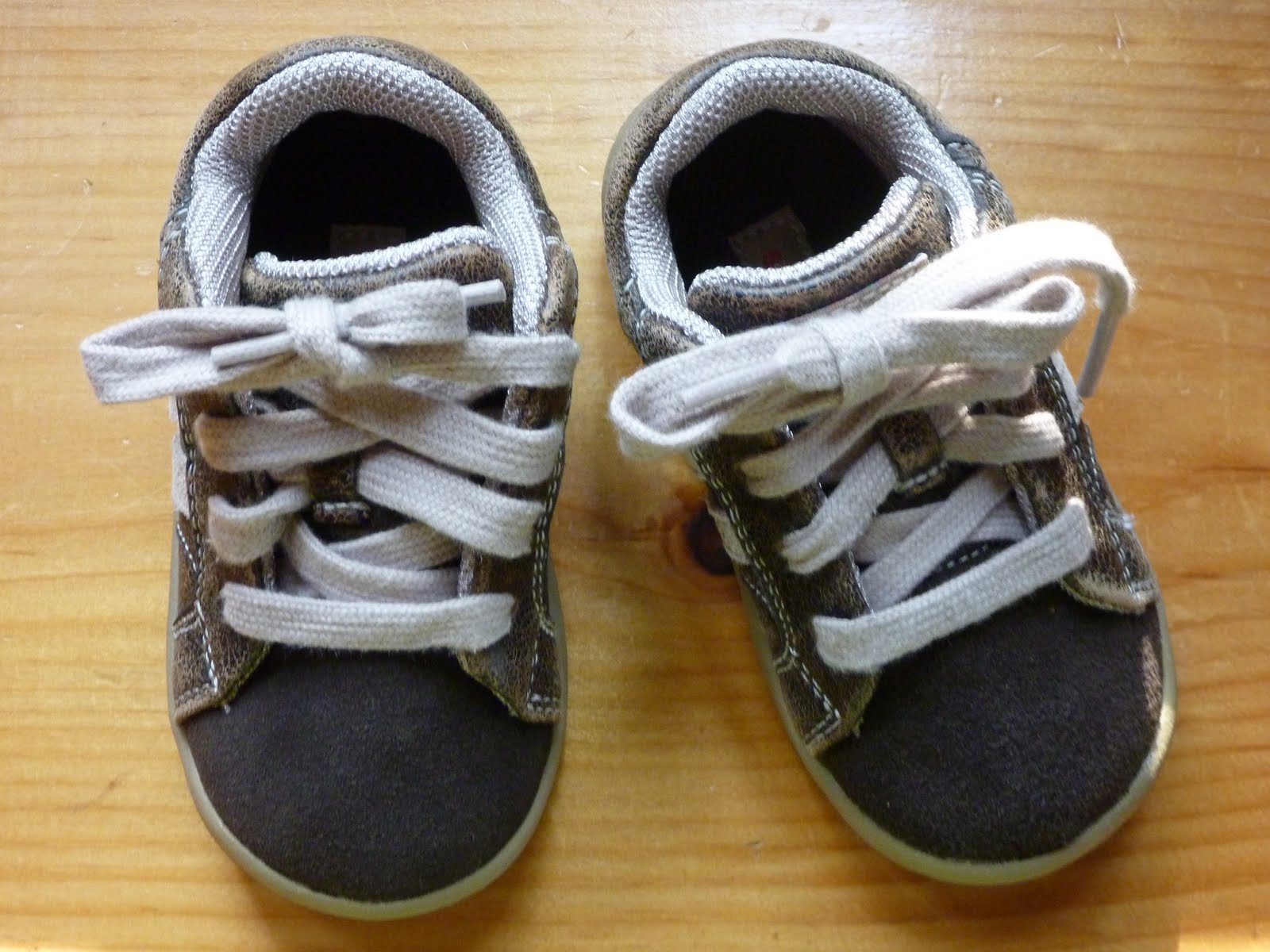 selling some stuff Boys Stride Rite 5.5 XW shoes