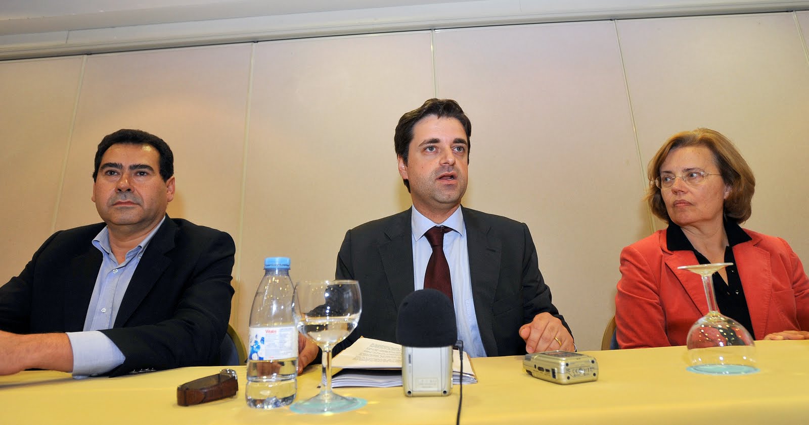 [Conferência+Imprensa+20.10.09.JPG]