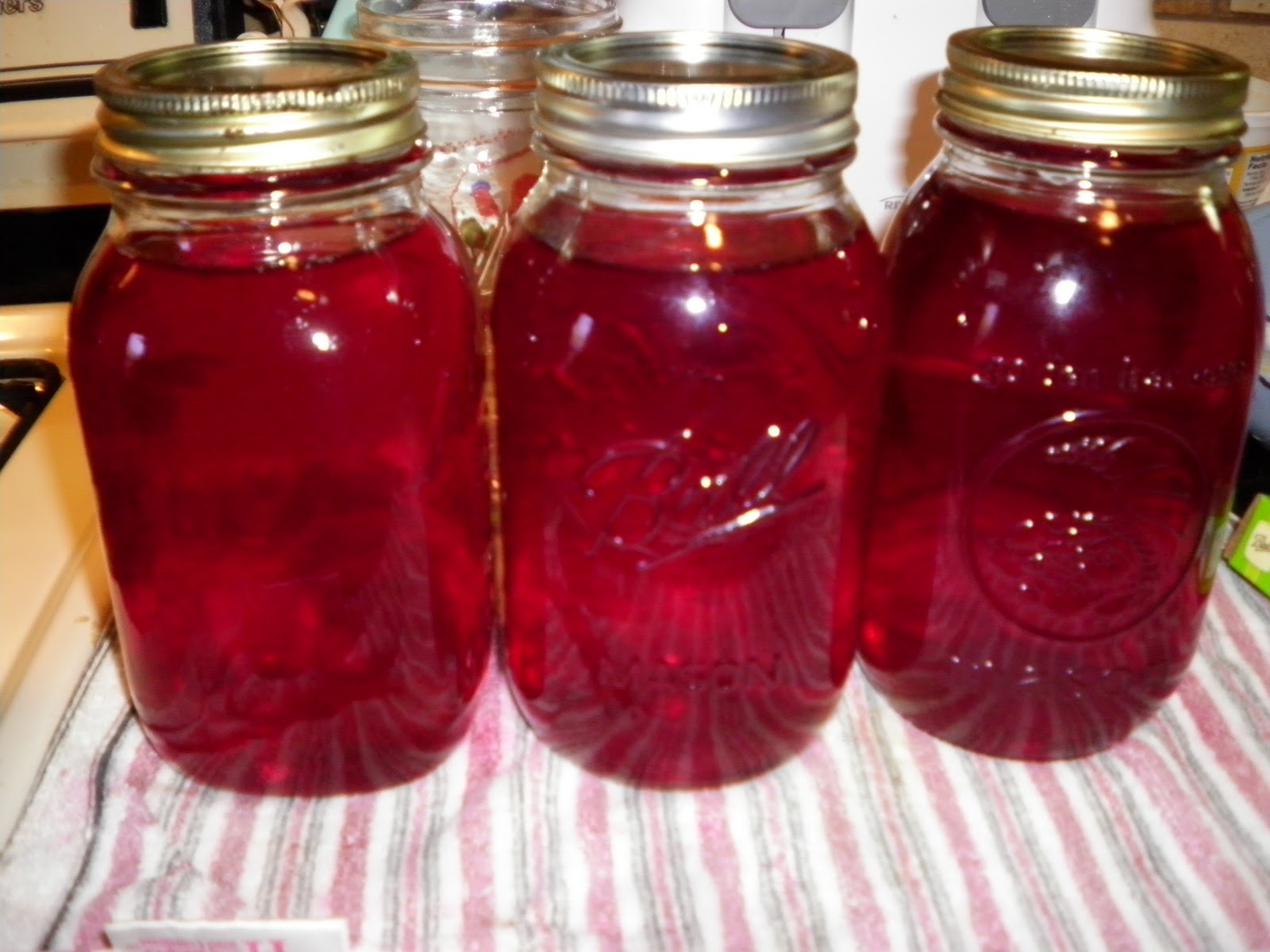 березовый сок с апельсином консервация. соки в банках. яблочный сок с мякотью на зиму в домашних. домашний томатный сок на зиму. закатка березового сока.