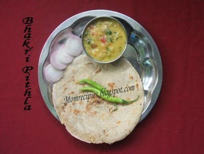 Mom's Recipies: Bhakri (Jowar Roti)
