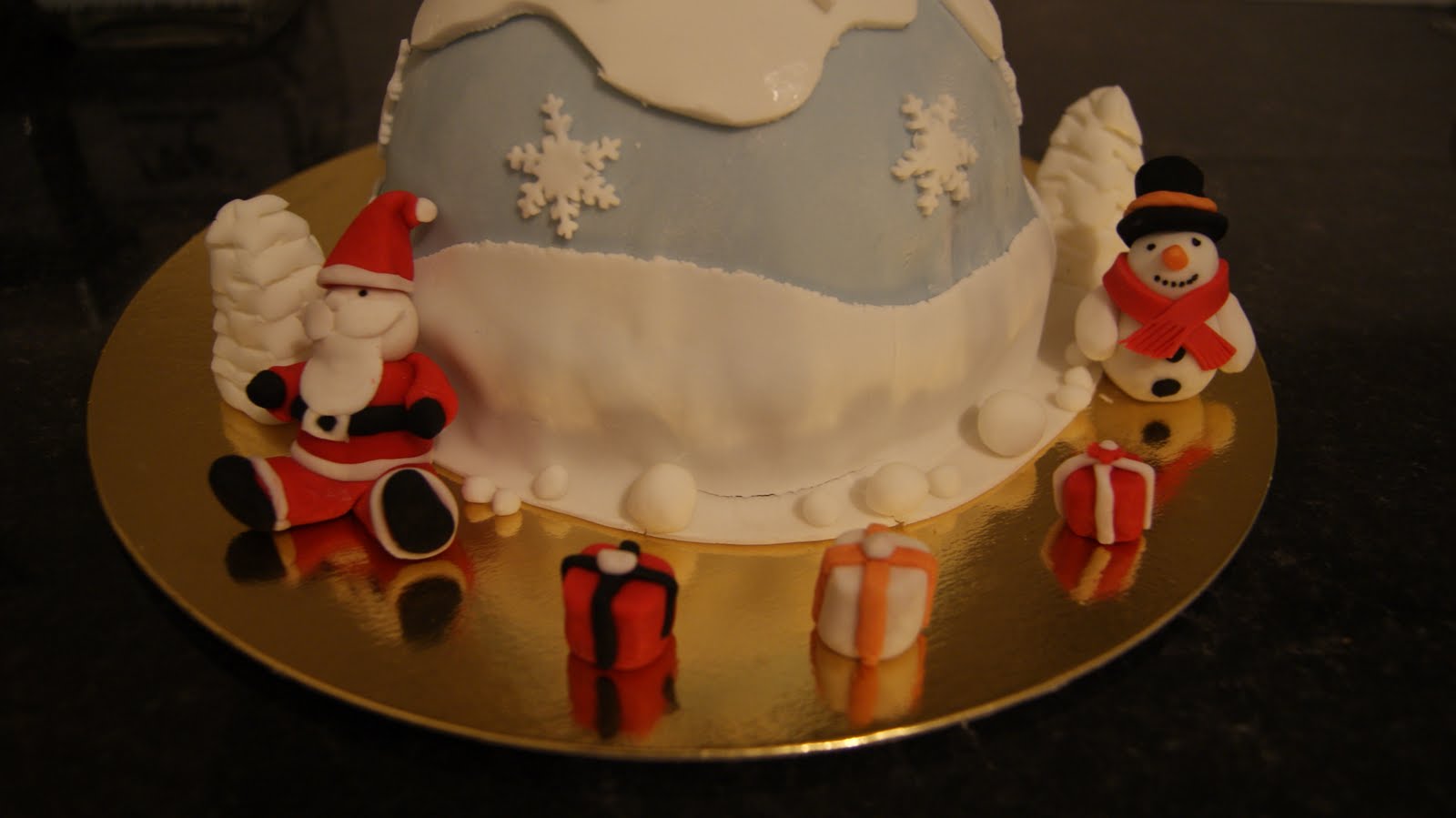 Des Gâteaux Bons & Beaux GATEAU BOULE DE NOEL