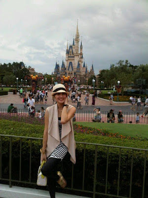 Sandra Dewi in Tokyo Disneyland