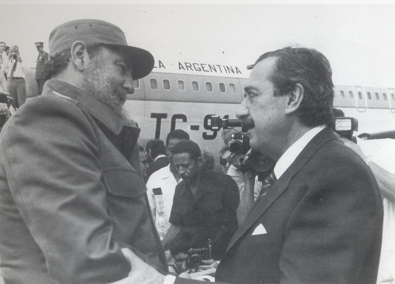 [Alfonsin+con+Fidel.jpg]