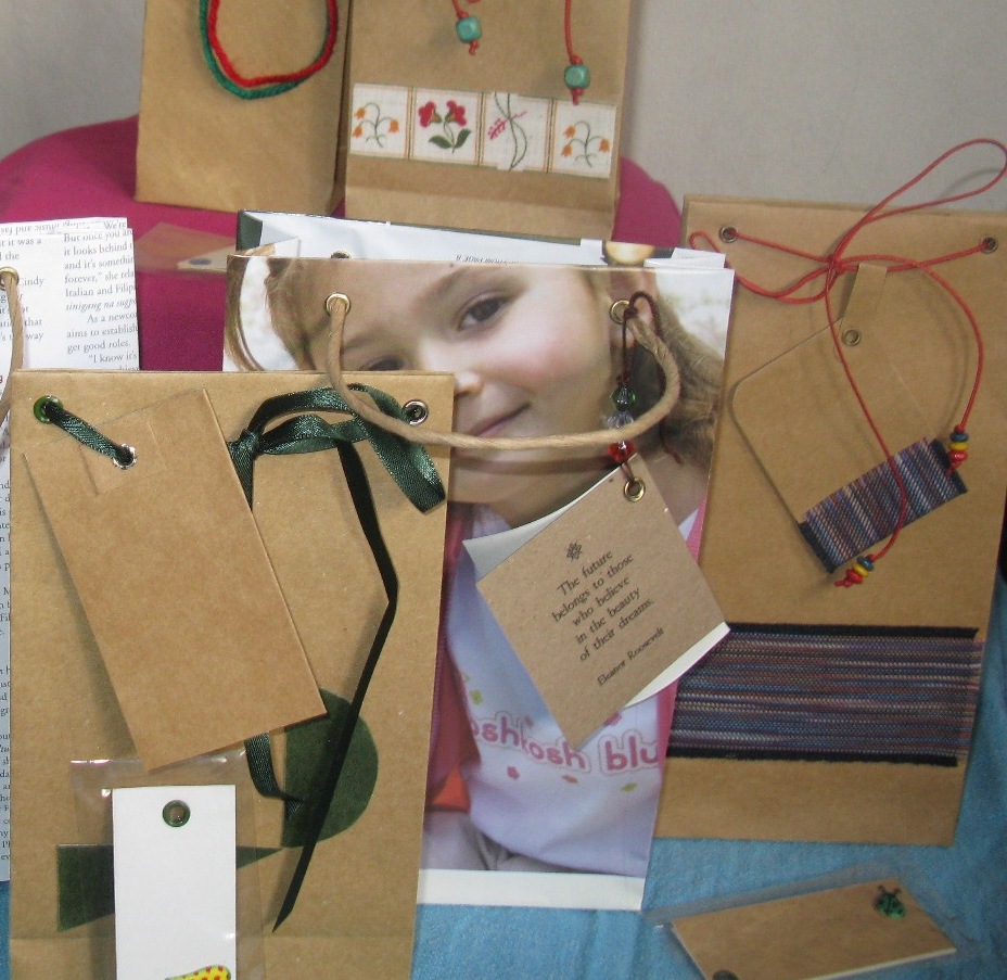 [recycled+gift+bags2.jpg]