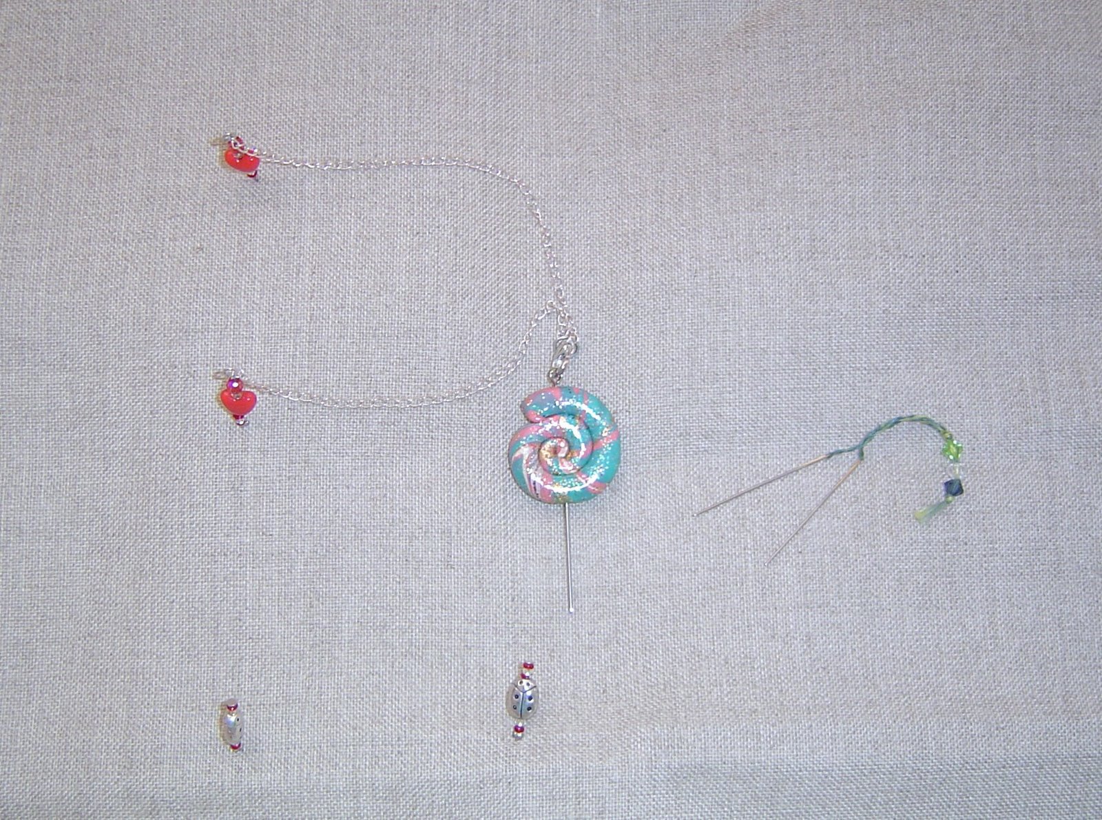 [Fabric+with+stitch+markers+and+counters3.jpg]