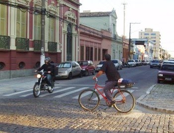 [ciclista+moto.jpg]