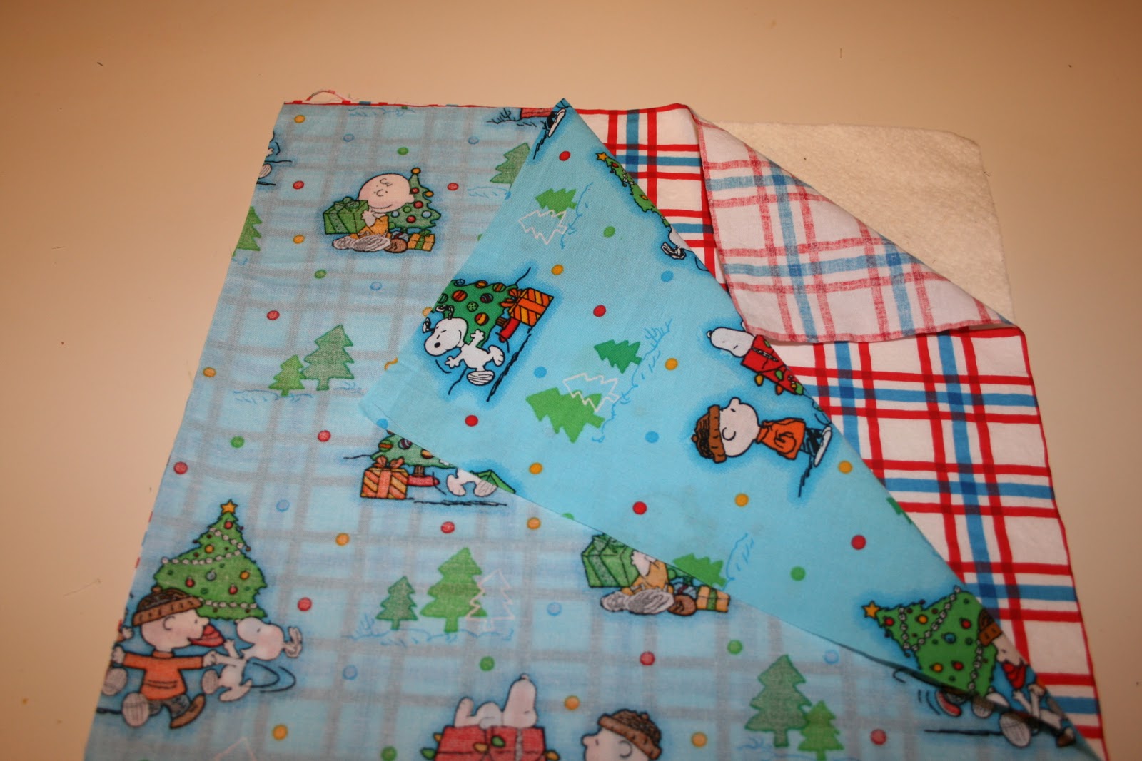 The Tulip Patch: SUPER EASY Mini Christmas Tree Skirt Tutorial