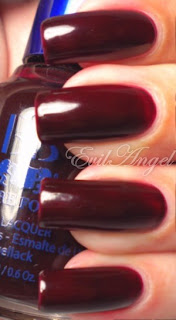 Black nail polish and lip gloss: Everyone loves Erotic Nights