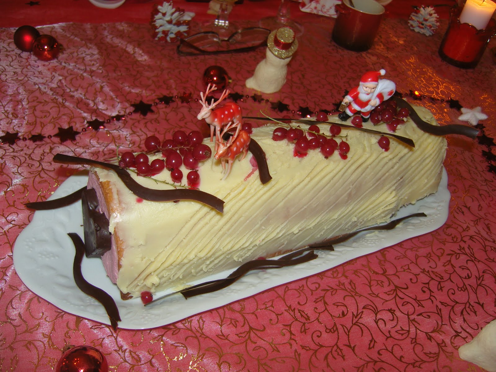 Dans la maison de Séverine: BUCHE DE NOEL GROSEILLES ET CHOCOLAT BLANC