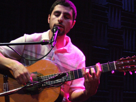 [Jose_Gonzalez_22Mar06_03.jpg]