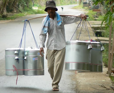 Mengapa Seorang Ayah Hanya Mencari Nafkah?