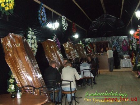 [Restaurante_caixao_Truskavec4.jpg]