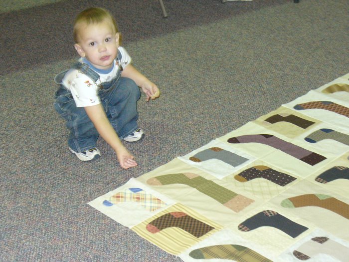 [Andrew+and+the+socks+quilt.jpg]