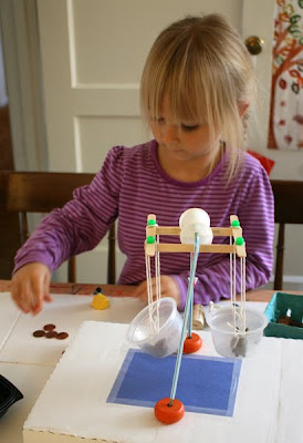 Weigh to Go: 9 DIY Balance Scales  Maths day, Science for kids, Simple  machines