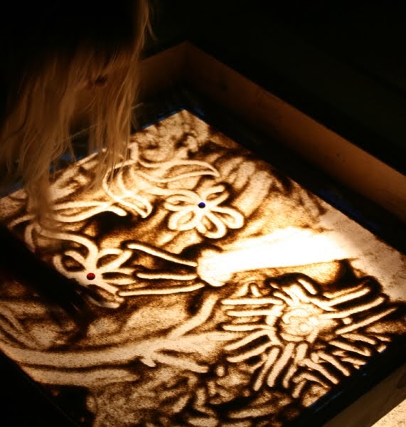 Filth Wizardry: DIY sand art lightbox