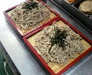 そばはざるおsば、そばの種類は、並粉・二番粉そばが多いようです。
