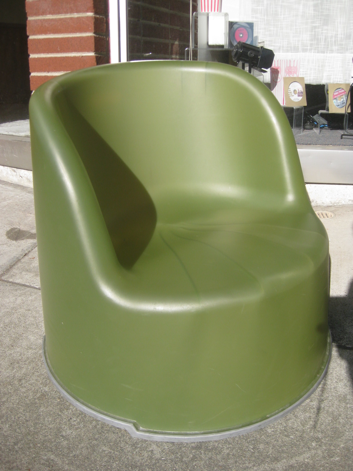 UHURU FURNITURE & COLLECTIBLES SOLD Bucket Chair 30