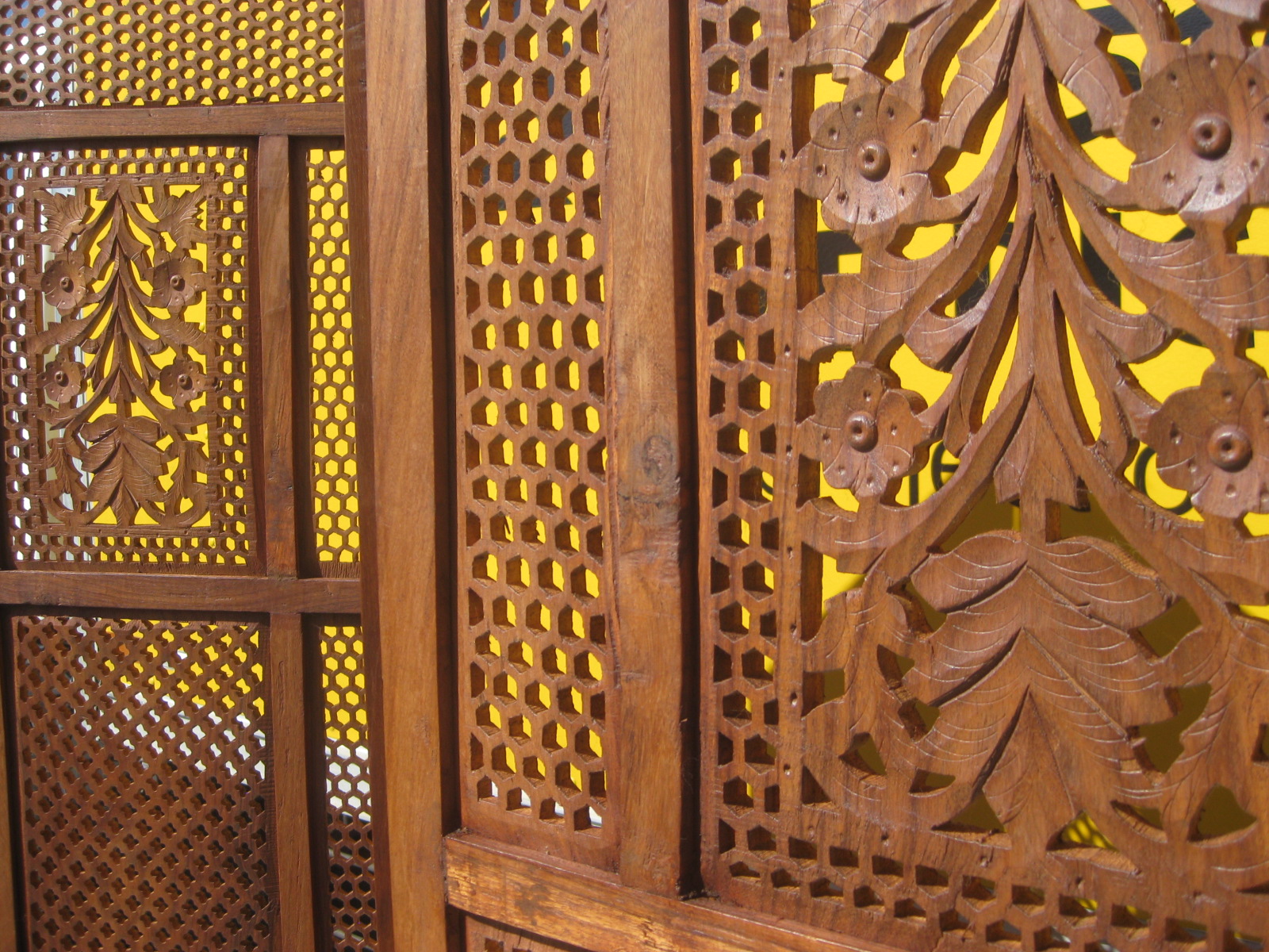 UHURU FURNITURE & COLLECTIBLES SOLD Indian Room Divider 125