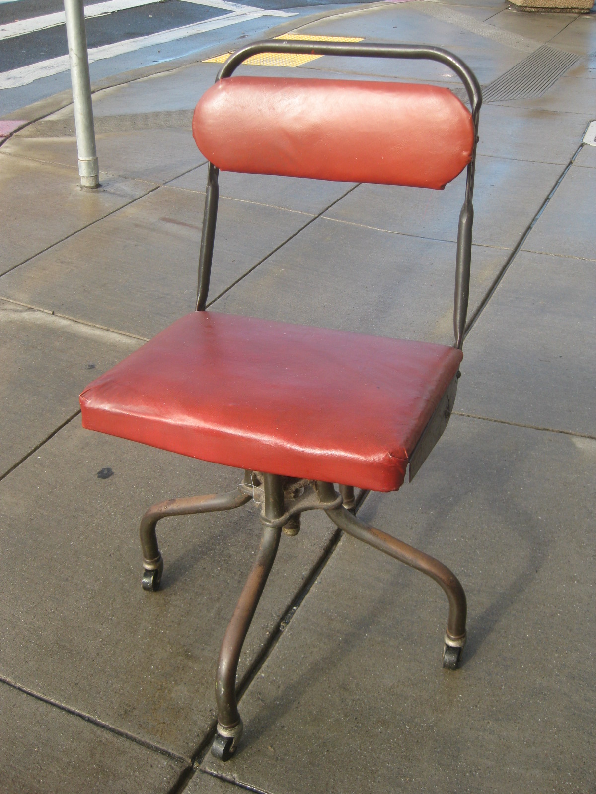 UHURU FURNITURE & COLLECTIBLES SOLD Retro Office Chair 50