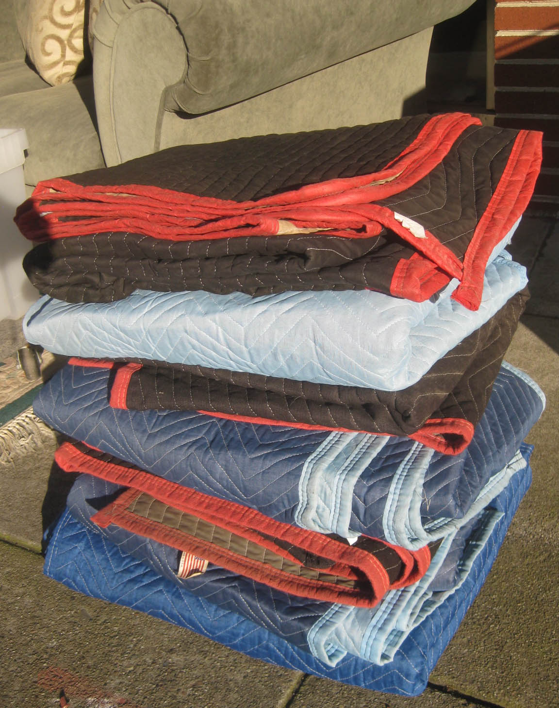 UHURU FURNITURE & COLLECTIBLES SOLD Moving Blankets