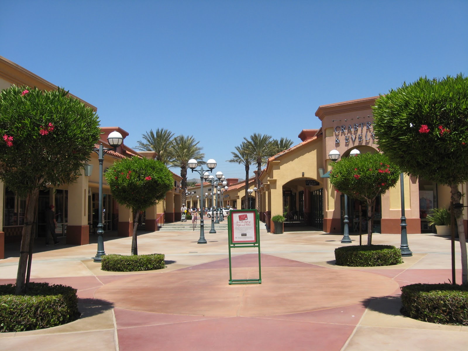 Fifties World: Cabazon Outlet & Desert Hills Premium Outlet Palm Springs