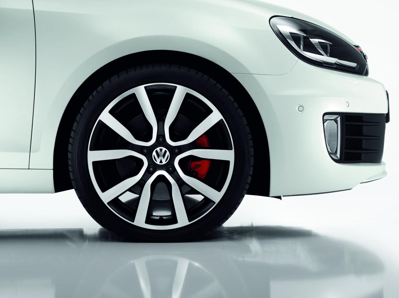 Volkswagen presenta su Golf GTI Adidas edición