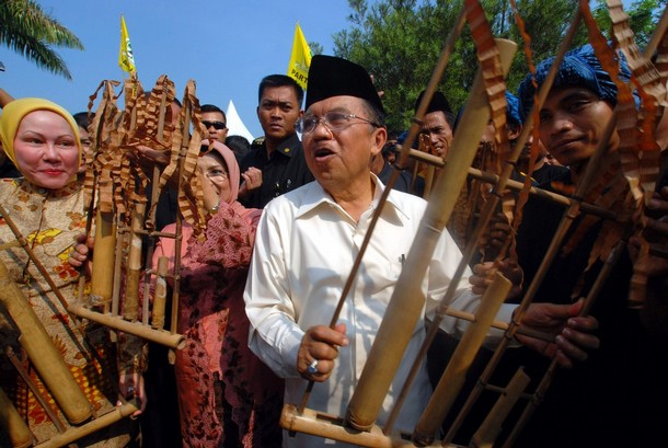 Penjahat Pilkada Indonesia, GOLKAR, Ratu Atut Chosiyah, dan Jusuf Kalla