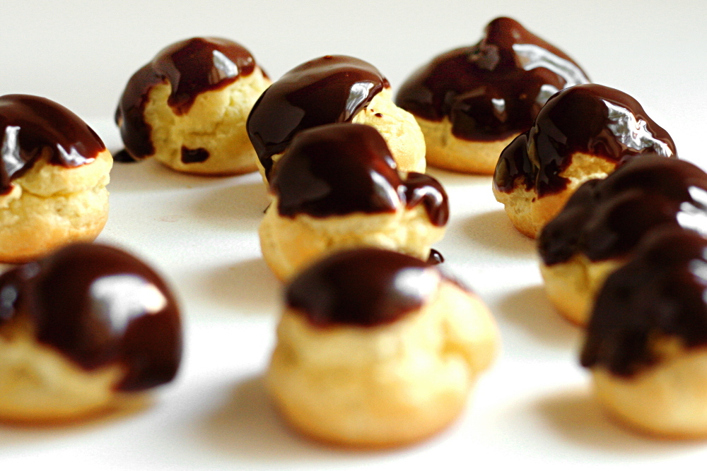 Tanya`s Sweets and Treats: Mini long and round eclairs, 4SR each