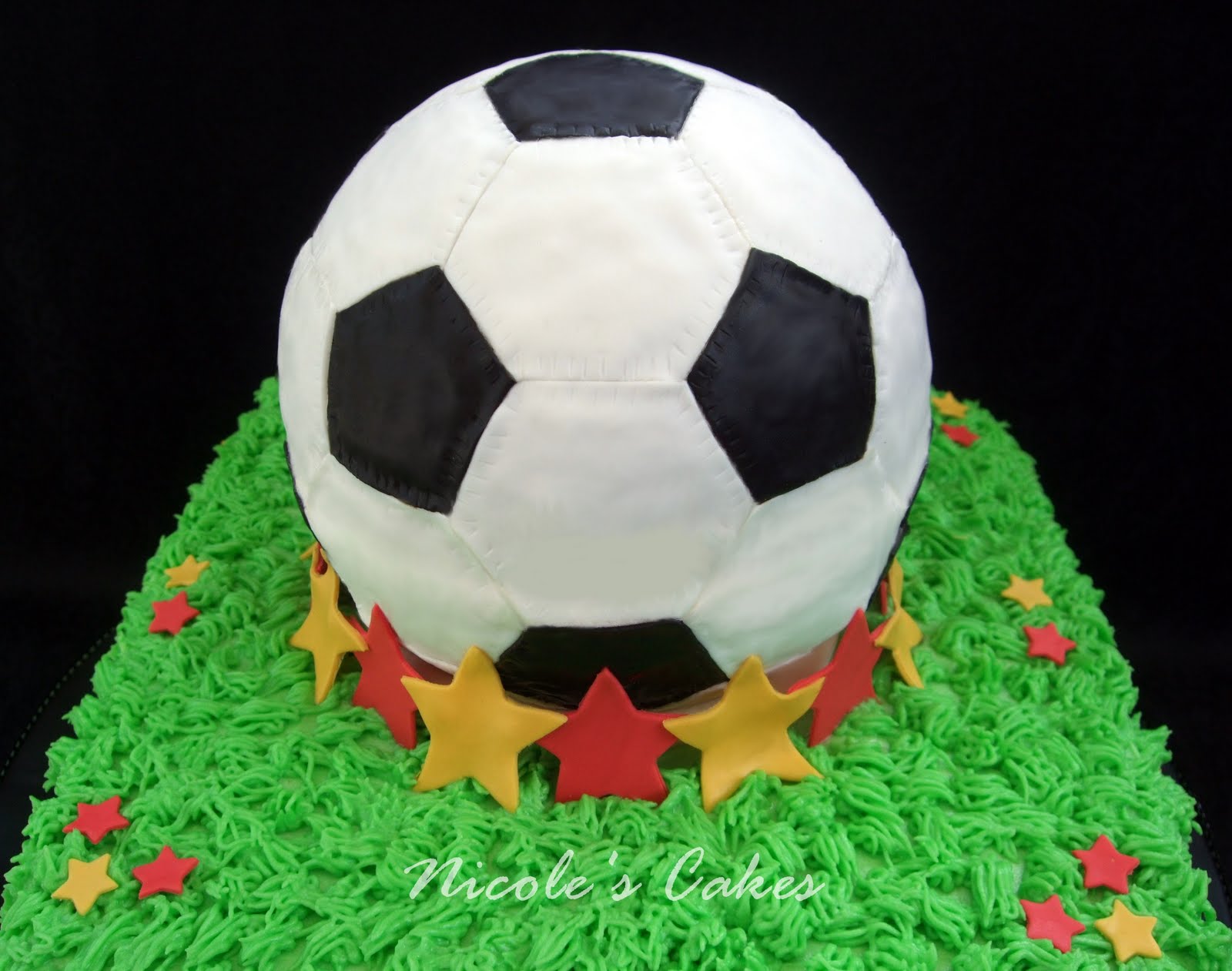 Торт для мальчика мяч. Торт мяч. Тортик футбольный мяч. Торт футбольный. Торт в виде мяча.