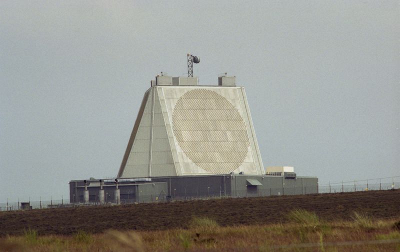 [800px-Spliced.fylingdales.jpg]