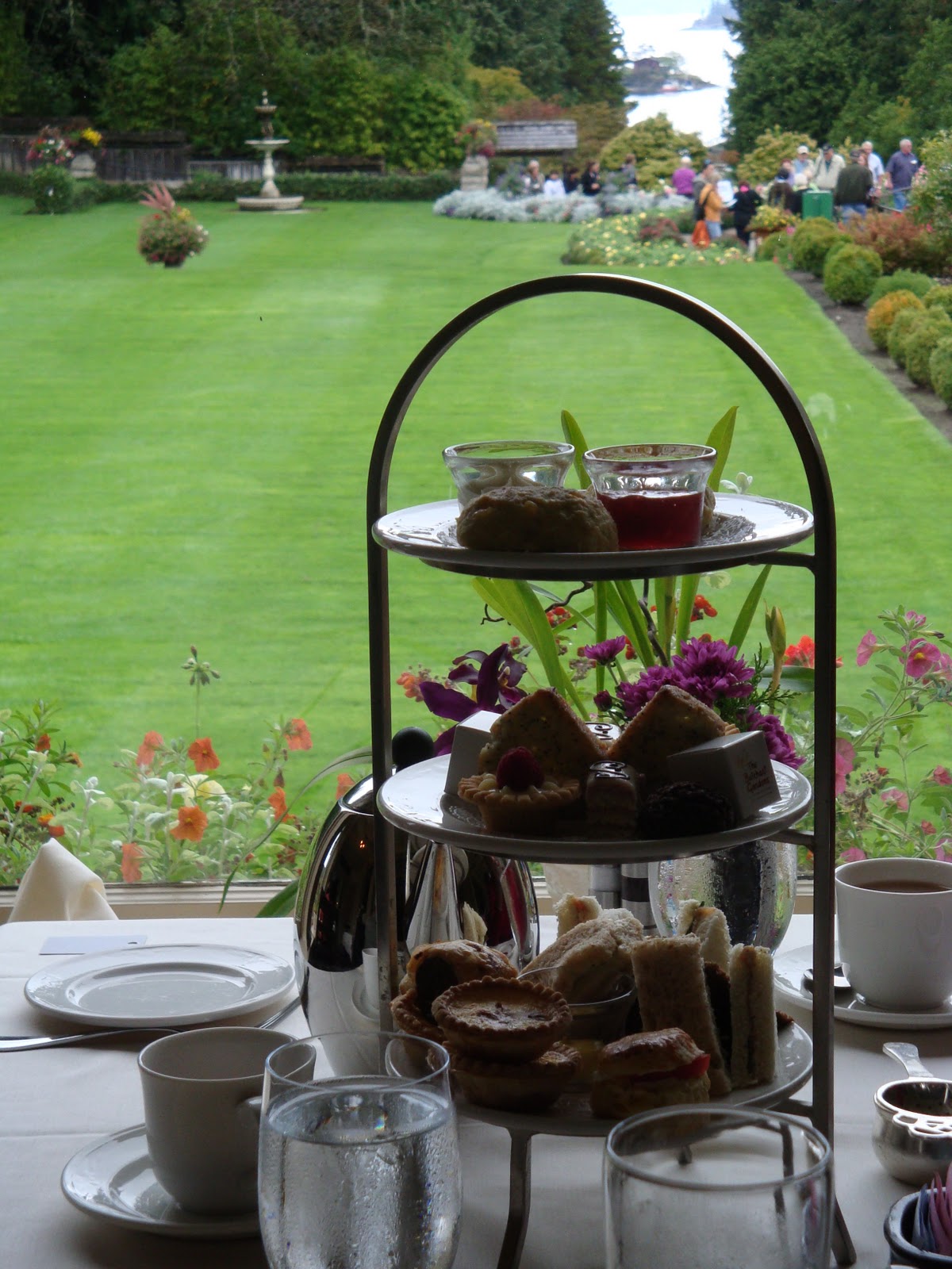 Entertaining From an Ethnic Indian Kitchen: Butchart ...